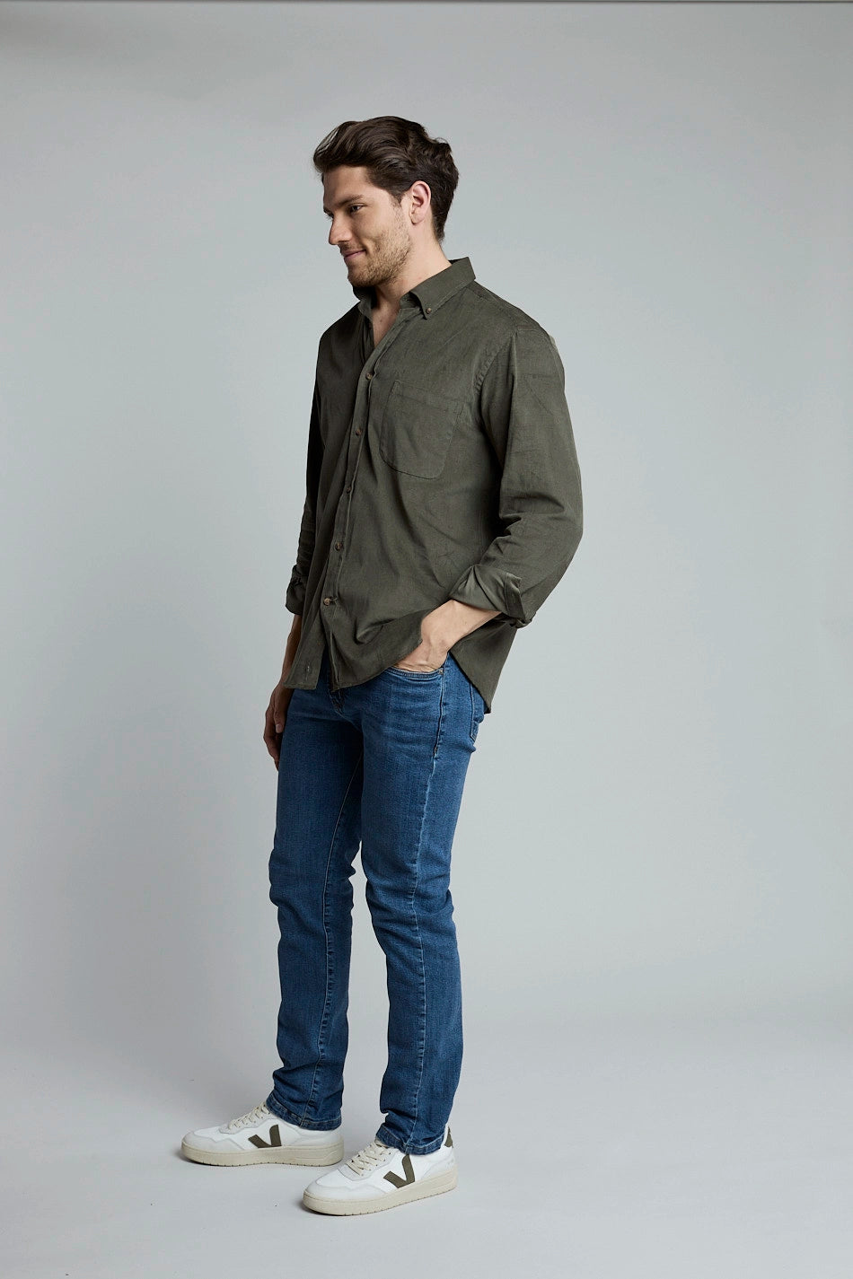 Camisa de pana verde militar