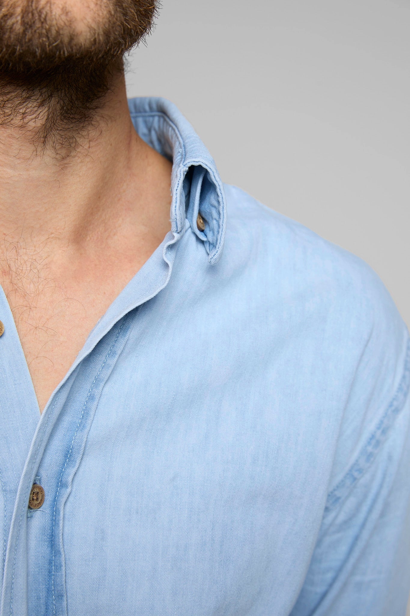Camisa hombre algodón regular fit manga larga color azul claro