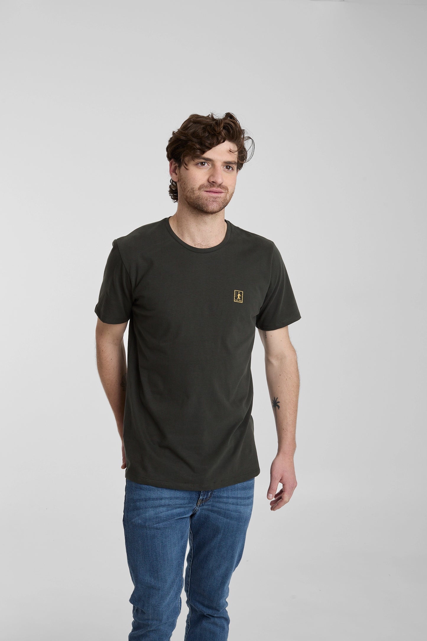 Camiseta Carry The Essentials