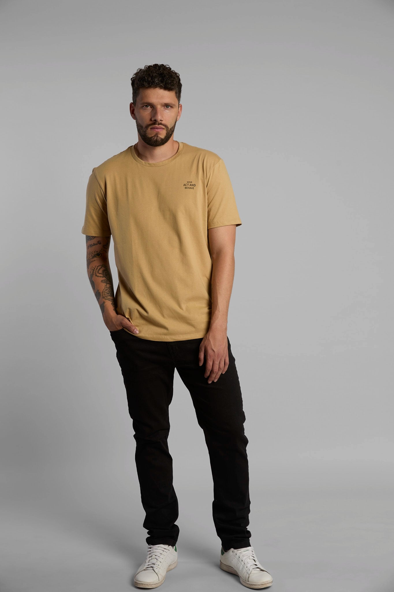 Camiseta hombre algodón orgánico estampado regular fit color beige