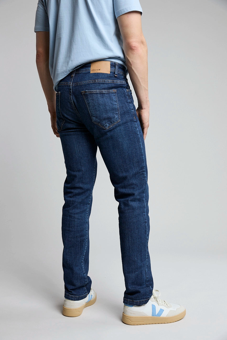 Jean azul oscuro slim fit