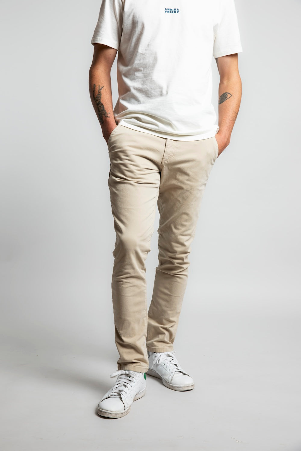 Pantalón de hombre color khaki Slim fit algodón y spandex