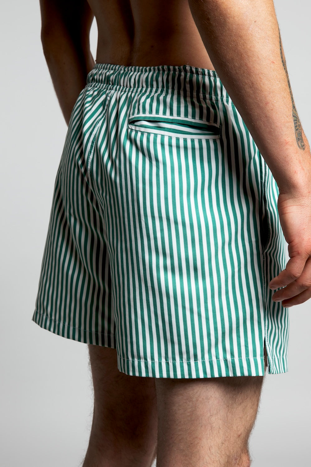 Pantalonetas de baño color verde hechas de PET reciclado