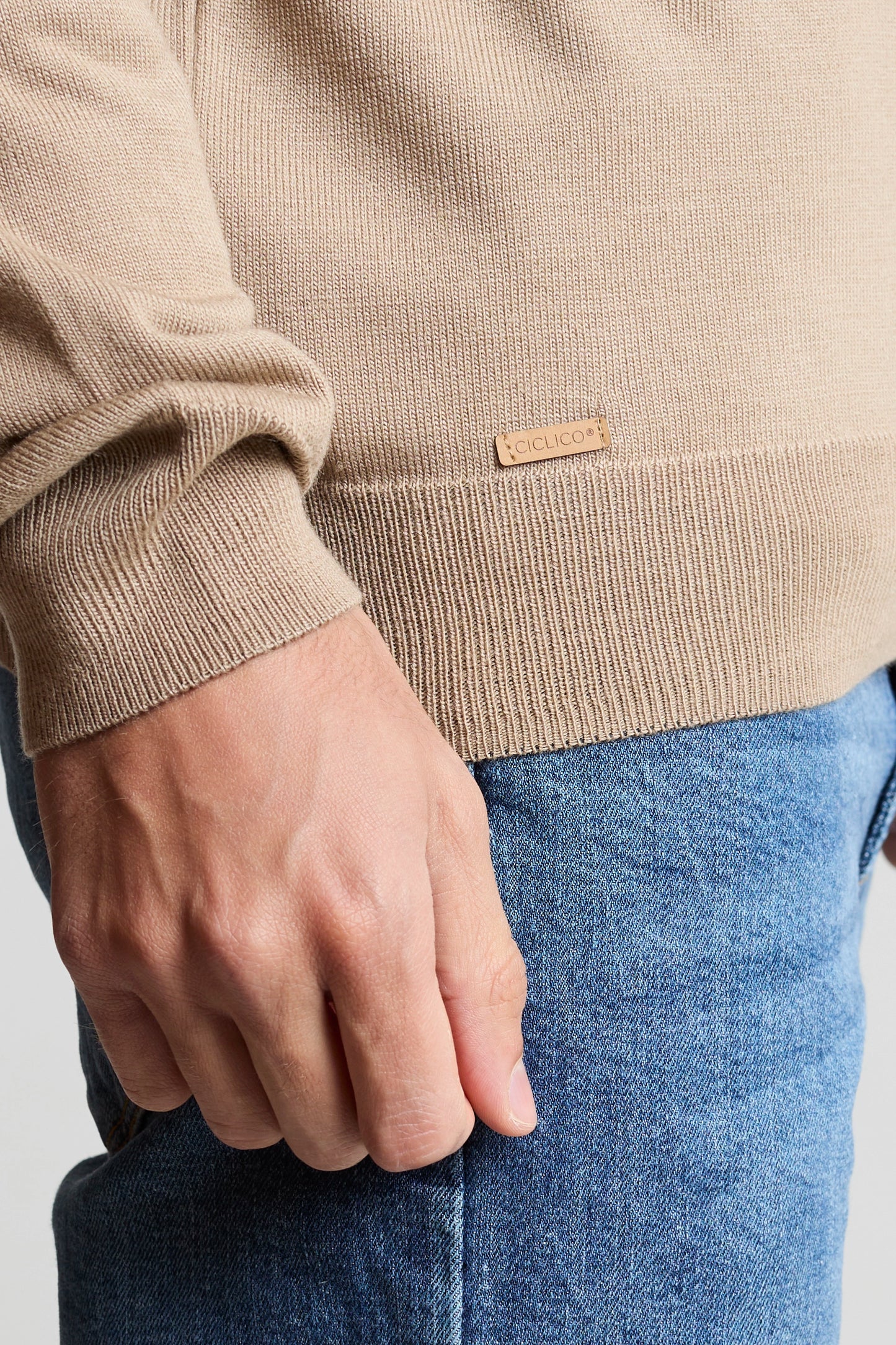 Sueter tejido básico beige