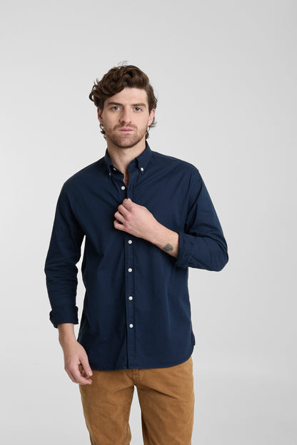 Camisa azul oscura