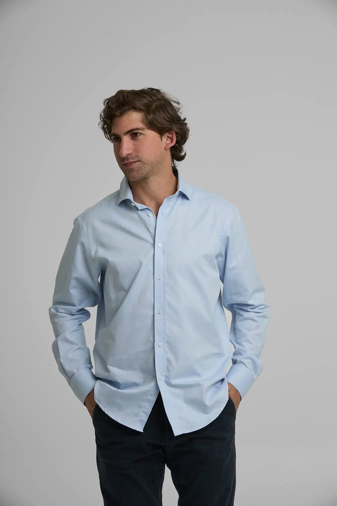 Camisa Hombre Oxford Azul Clara azul — camisa sostenible unisex hecha en Colombia, vista frontal | Cíclico