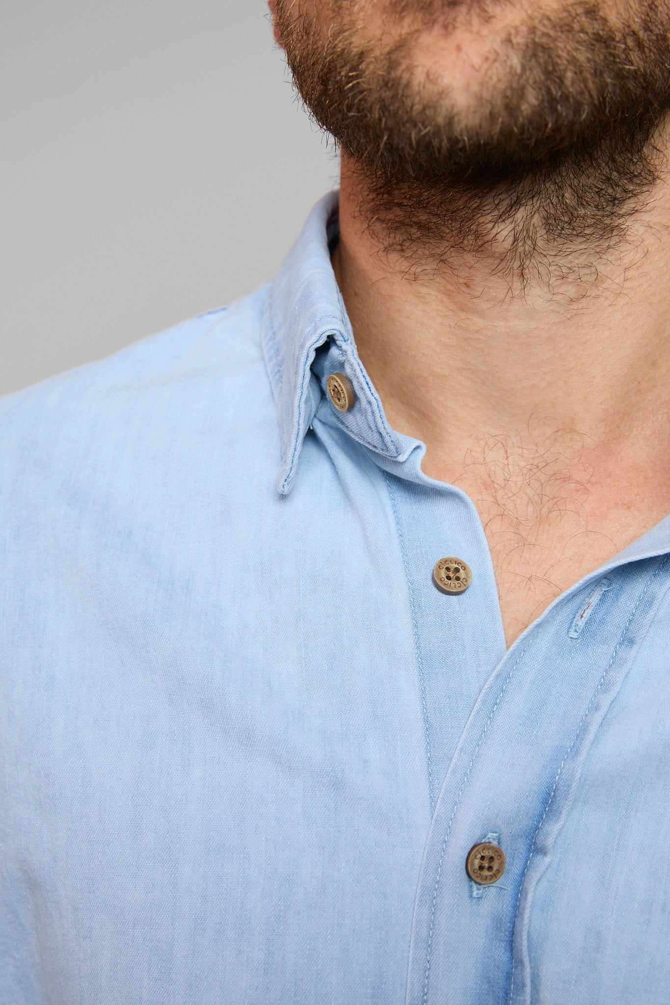 Camisa hombre algodón regular fit manga larga color azul claro