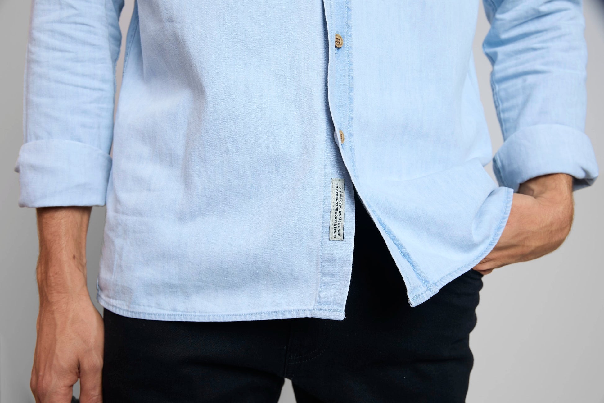 Camisa hombre algodón regular fit manga larga color azul claro