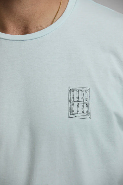 Camiseta Hombre Visible Lo Invisible Azul Claro azul — camiseta sostenible unisex hecha en Colombia, detalle | Cíclico