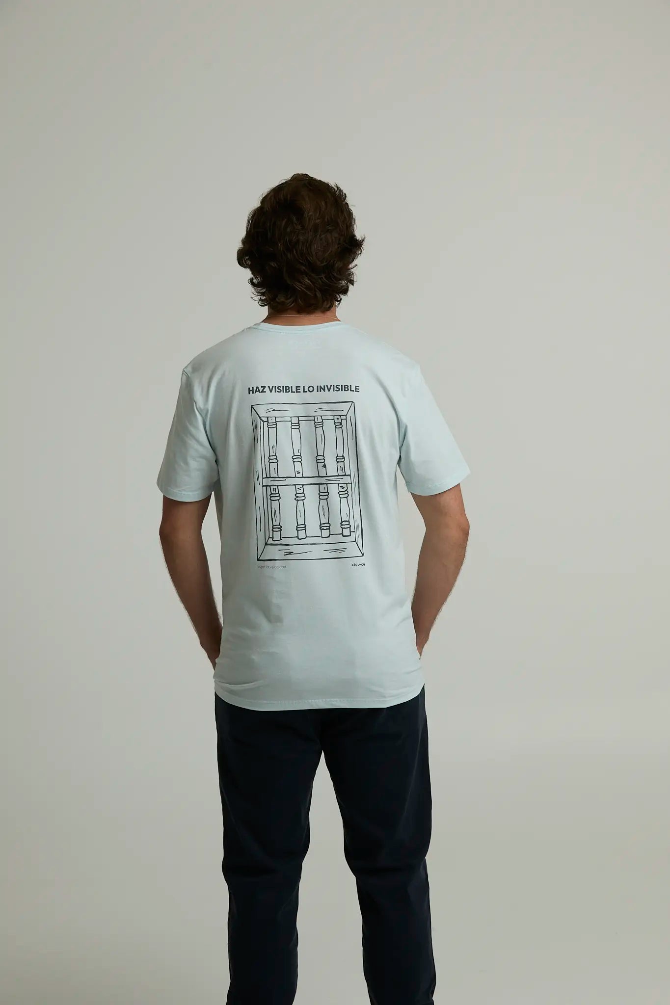 Camiseta Hombre Visible Lo Invisible Azul Claro azul — camiseta sostenible unisex hecha en Colombia, vista | Cíclico