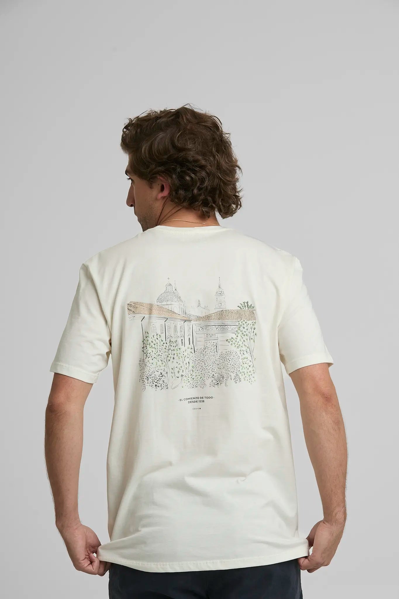 Camiseta Hombre Comienzo De Todo Crudo crudo — camiseta sostenible unisex hecha en Colombia, look completo | Cíclico