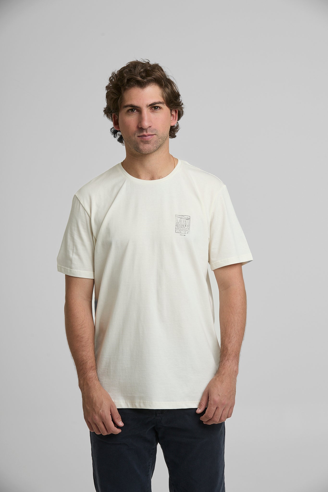 Camiseta Hombre Comienzo De Todo Crudo crudo — camiseta sostenible unisex hecha en Colombia, vista trasera | Cíclico