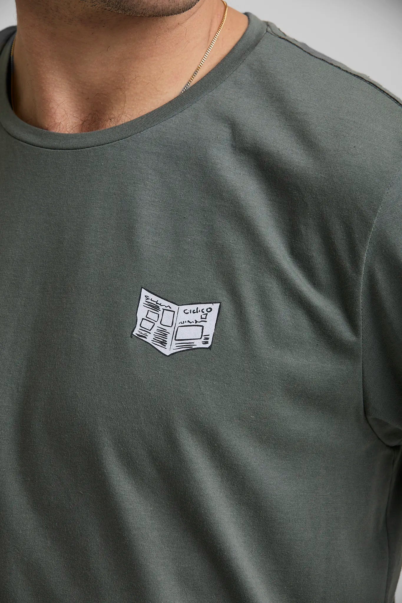 Camiseta Todo está Pasando Gris