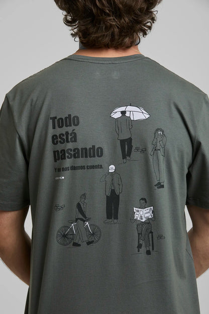 Camiseta Todo está Pasando Gris