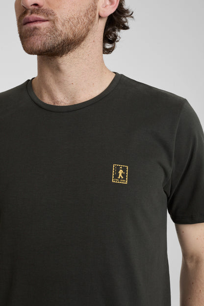 Camiseta Carry The Essentials