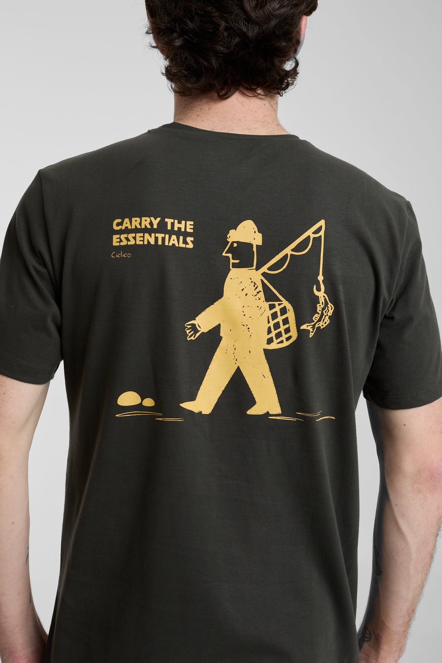 Camiseta Carry The Essentials