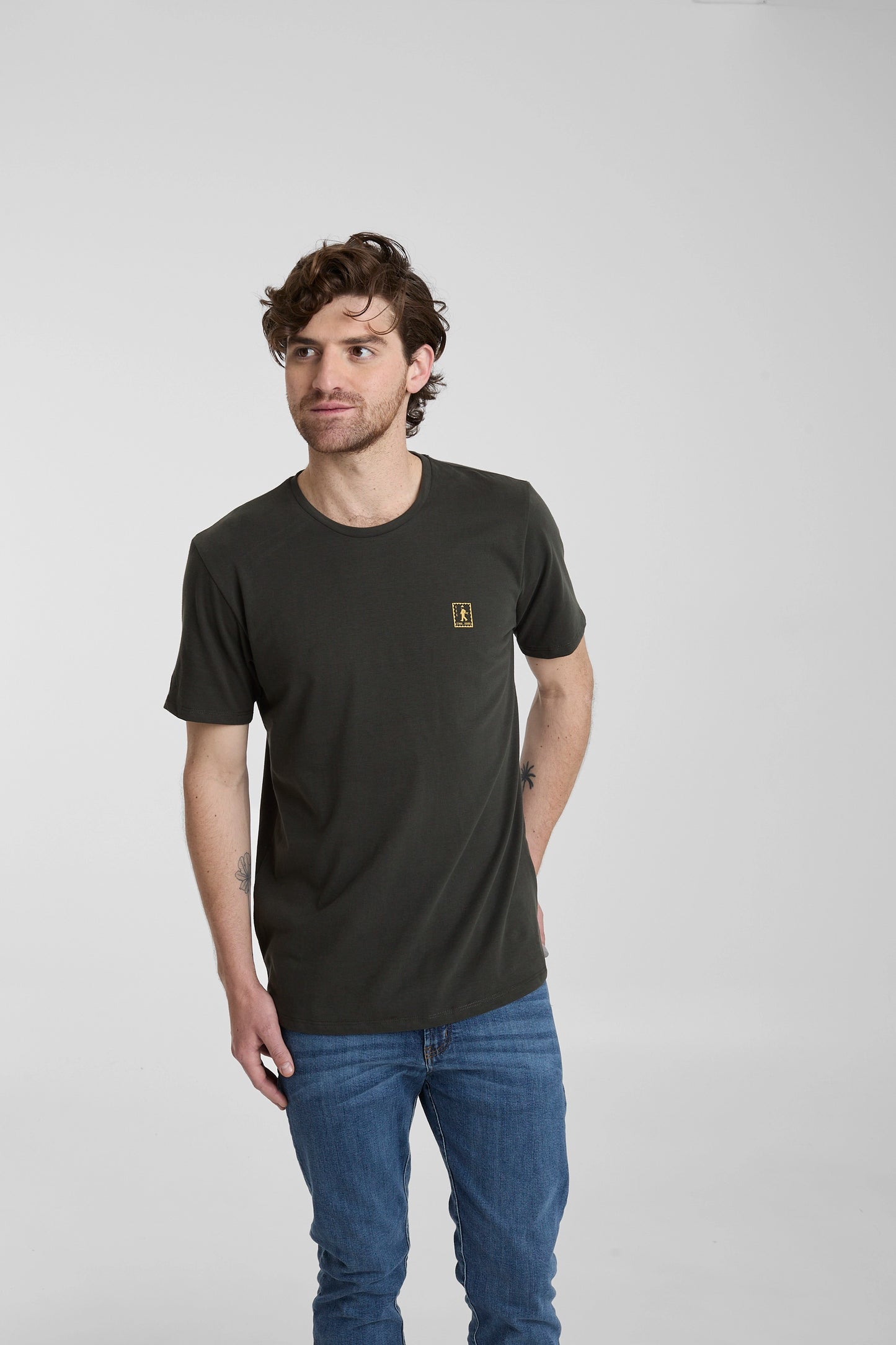 Camiseta Carry The Essentials