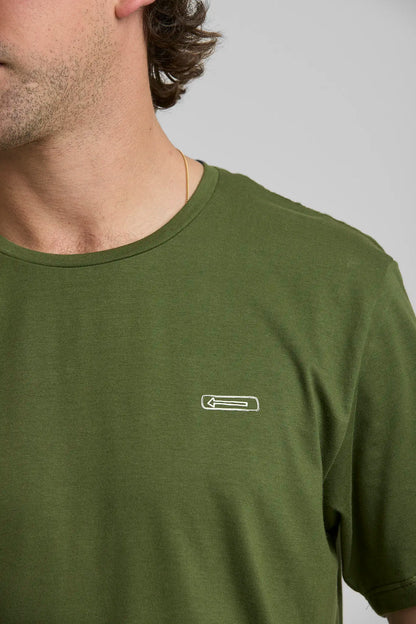 Camiseta Hombre Mirar Dos Veces Verde Mil verde — camiseta sostenible unisex hecha en Colombia, detalle | Cíclico