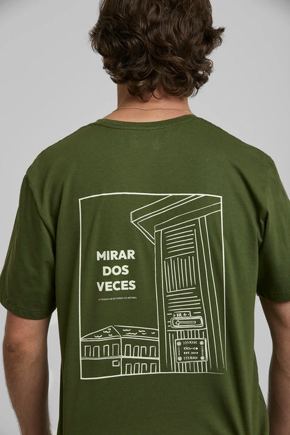 Camiseta Hombre Mirar Dos Veces Verde Mil verde — camiseta sostenible unisex hecha en Colombia, vista trasera | Cíclico