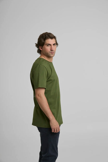 Camiseta Hombre Mirar Dos Veces Verde Mil verde — camiseta sostenible unisex hecha en Colombia, detalle tejido | Cíclico