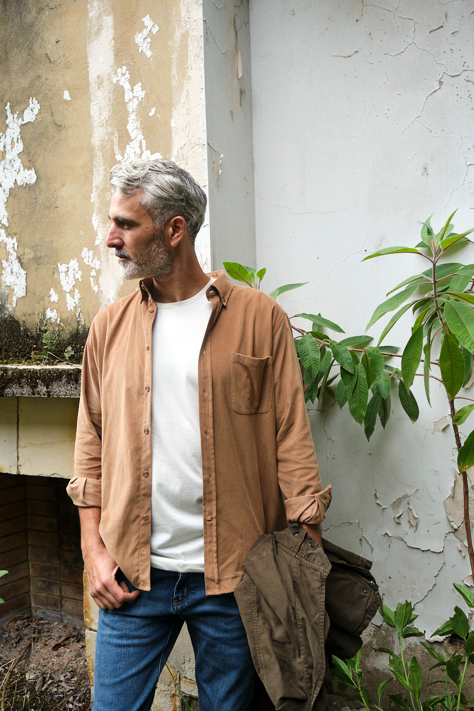 Camisa de pana caramelo