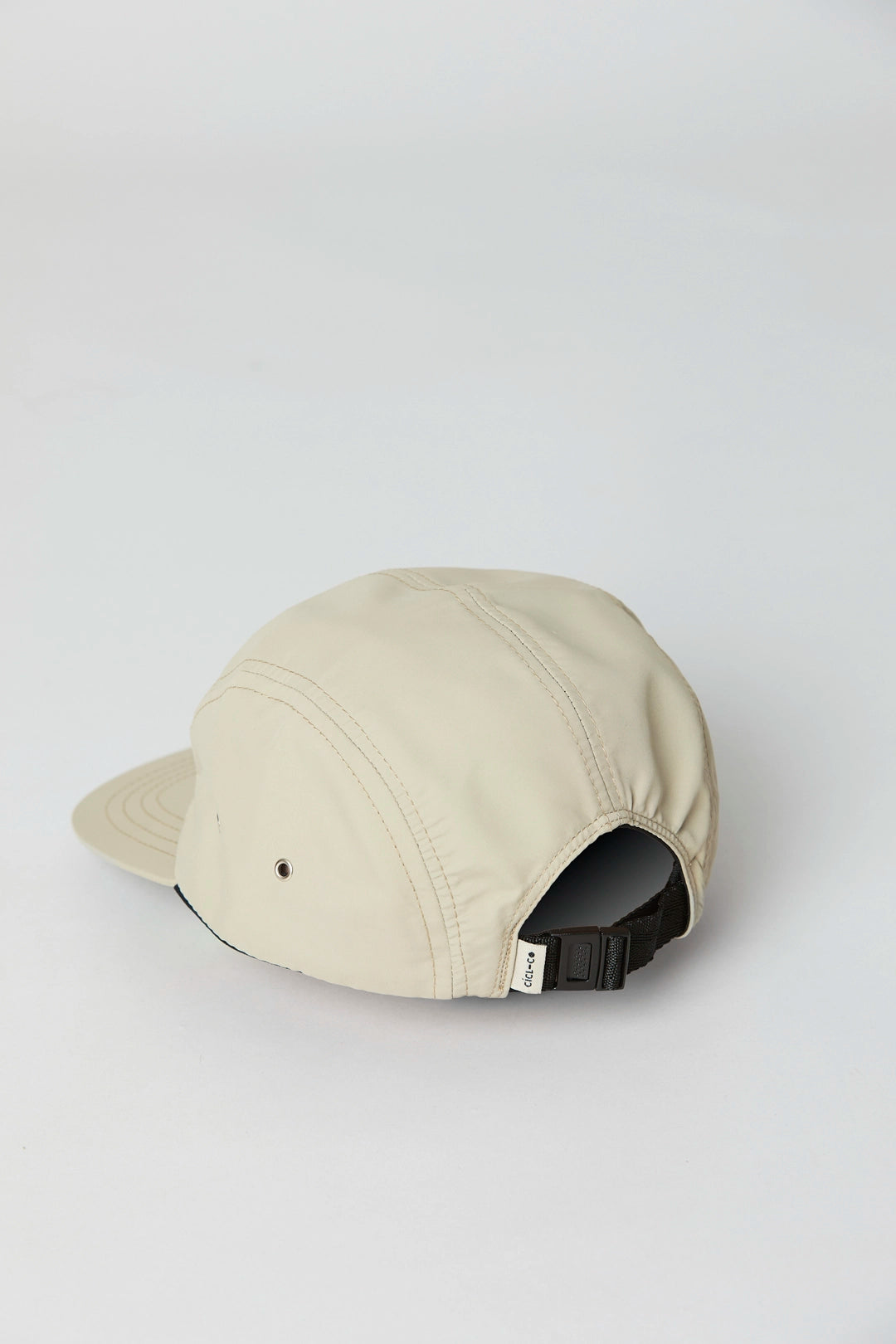 Gorra 5 panel beige