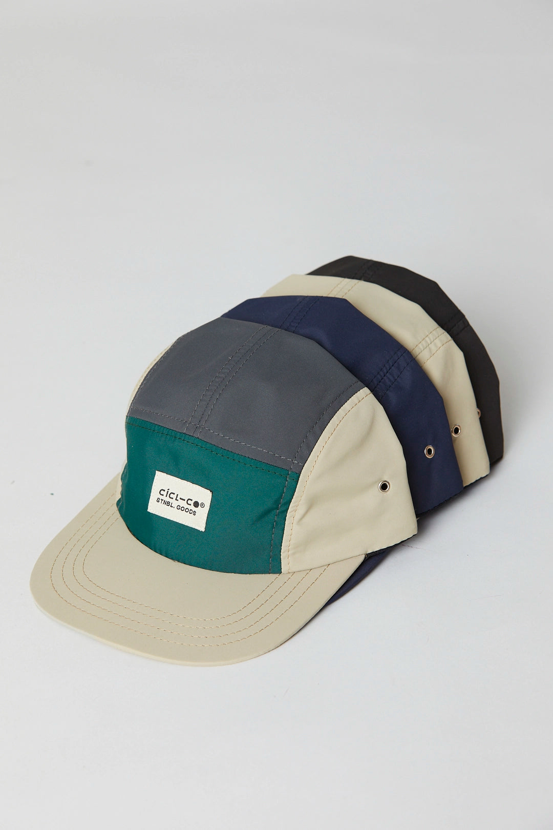 Gorra 5 panel tricolor verde