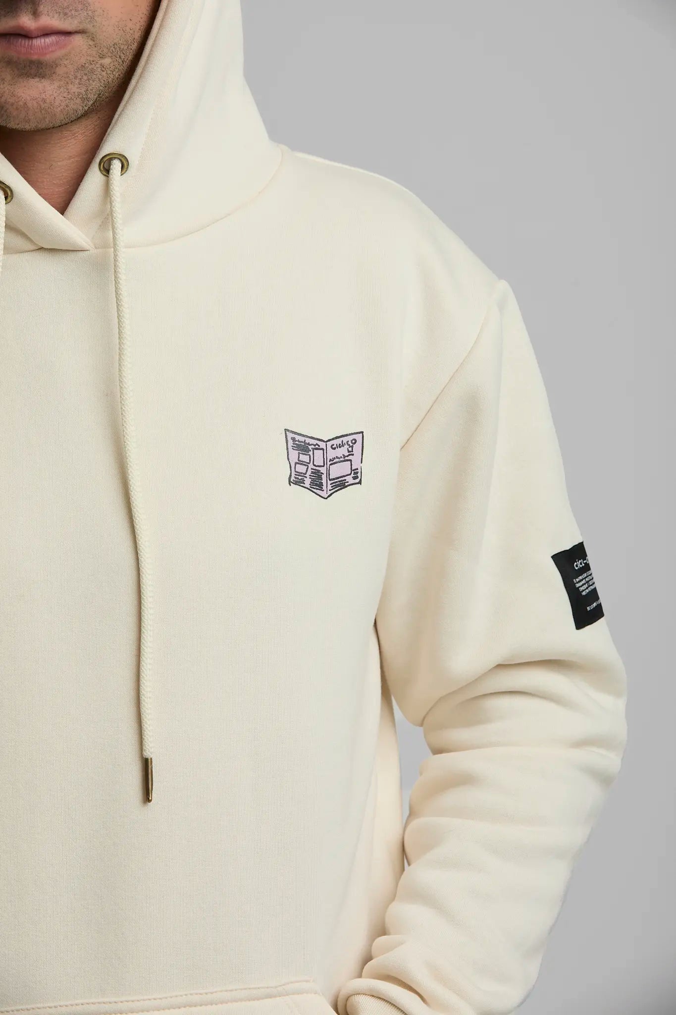 Hoodies Cerrado Todo Esta Pasando — hoodie sostenible unisex hecha en Colombia, vista trasera | Cíclico