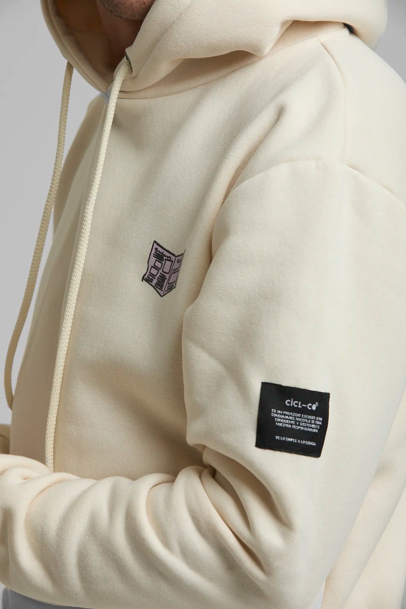 Hoodies Cerrado Todo Esta Pasando — hoodie sostenible unisex hecha en Colombia, look completo | Cíclico