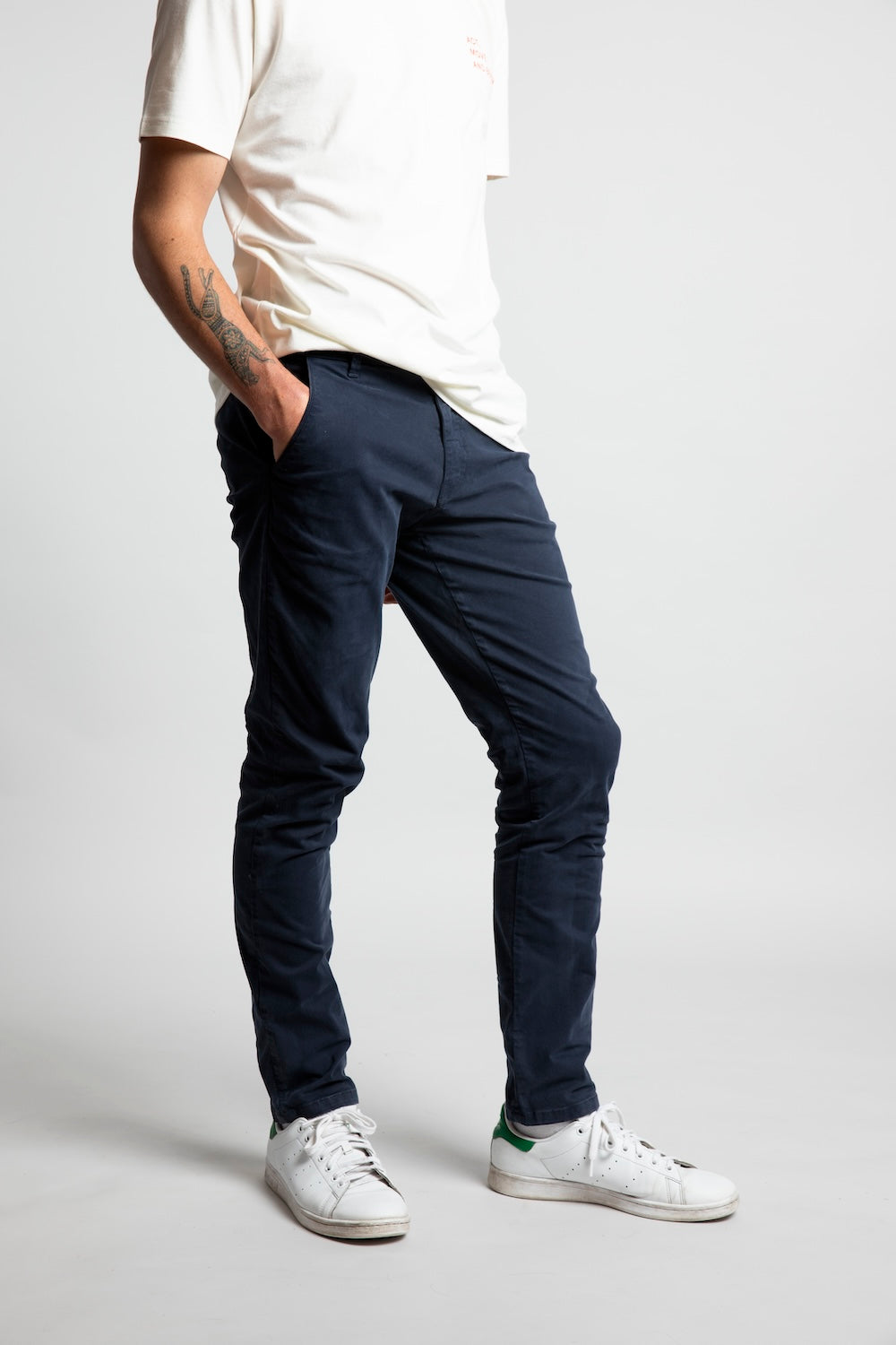 Pantalón de hombre color azul oscuro Slim fit algodón y spandex