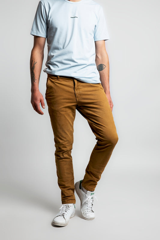 Pantalón de hombre color café Slim fit algodón y spandex