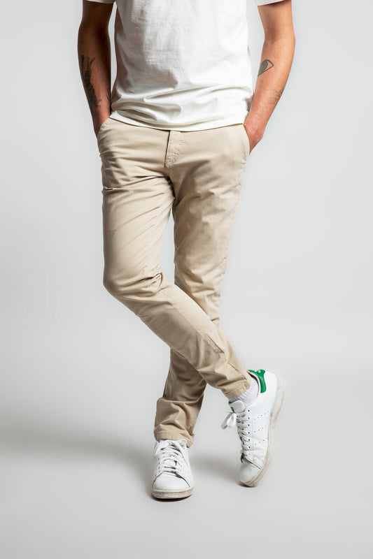 Pantalón de hombre color khaki Slim fit algodón y spandex