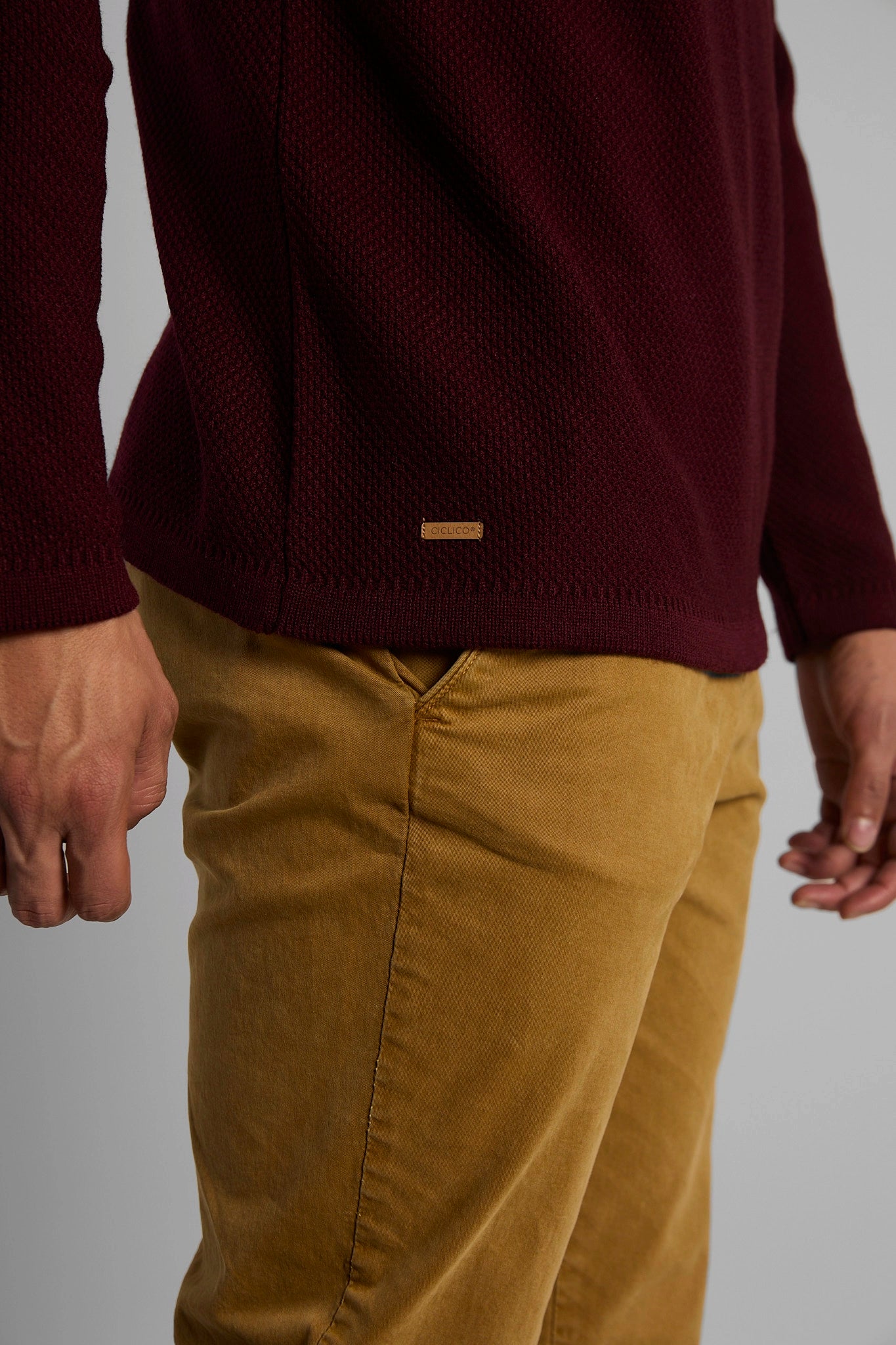 Suéter tejido color Vinotinto, regular fit
