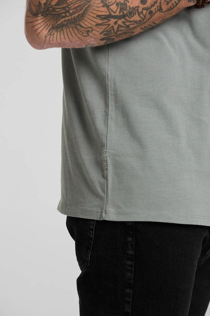Camiseta básica gris clásico
