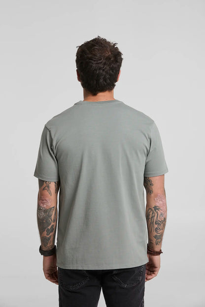Camiseta básica gris clásico