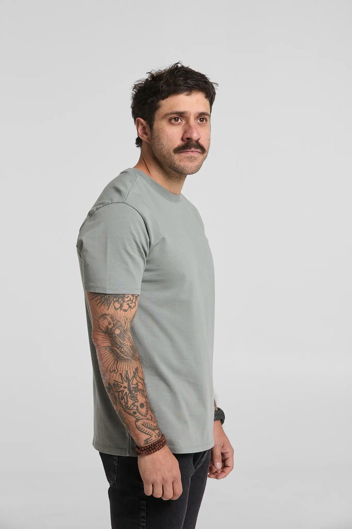 Camiseta básica gris clásico