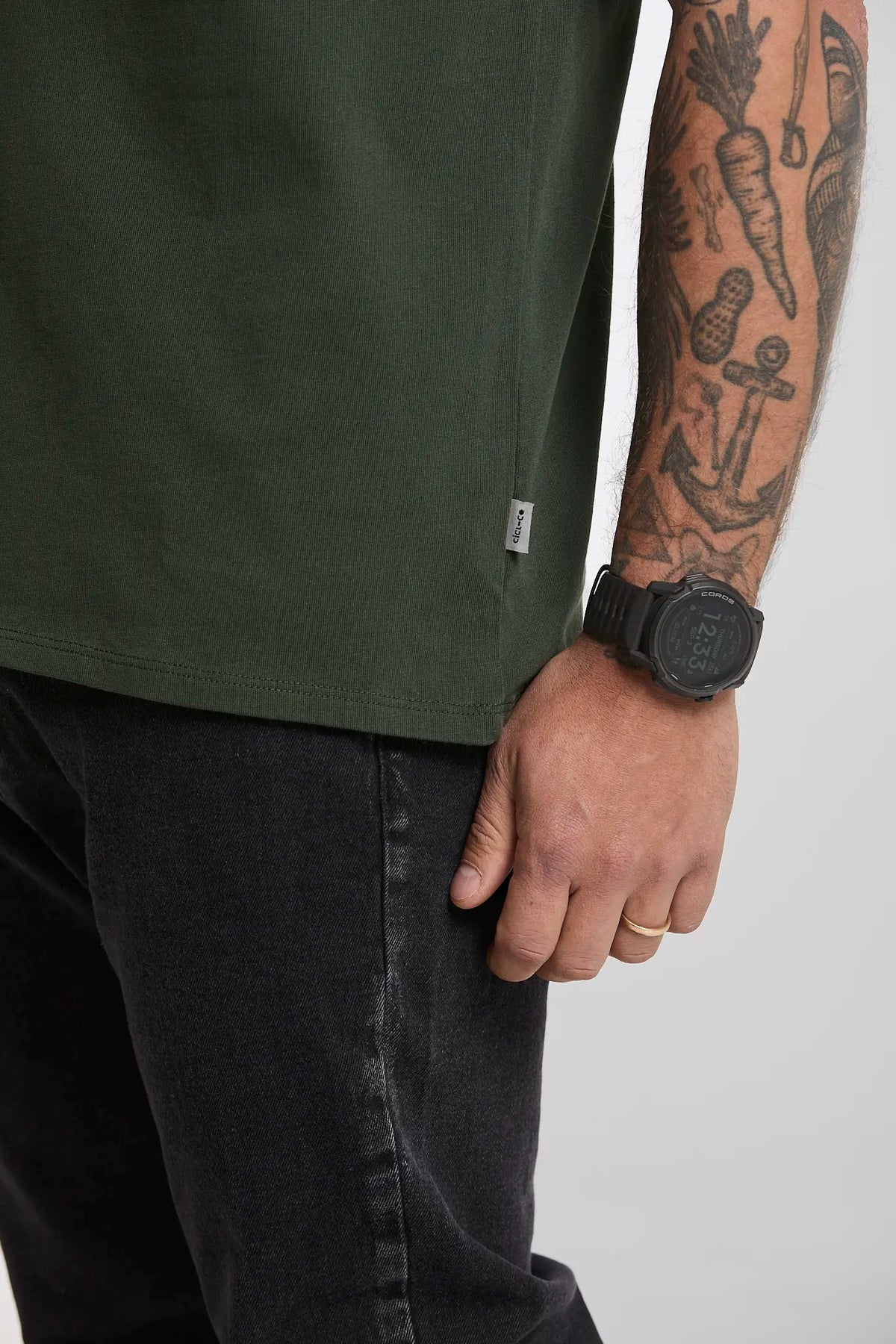 Camiseta básica verde militar