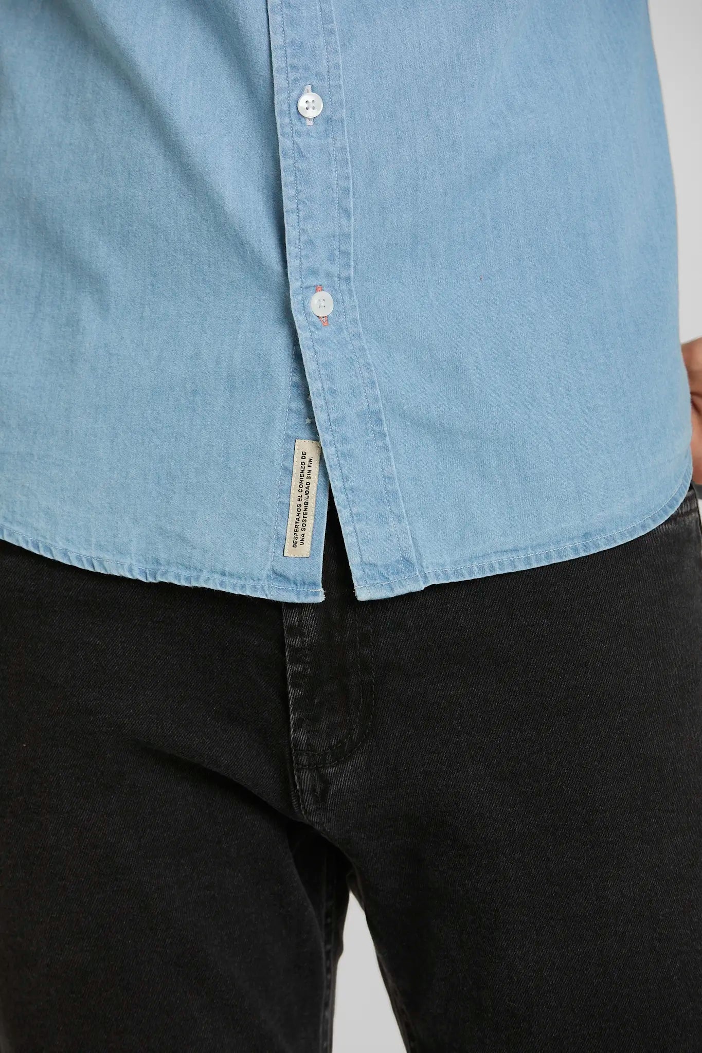 Camisa Jean Button Down Azul Claro