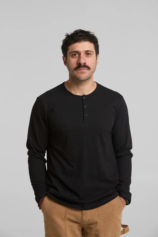 Camiseta henley negro
