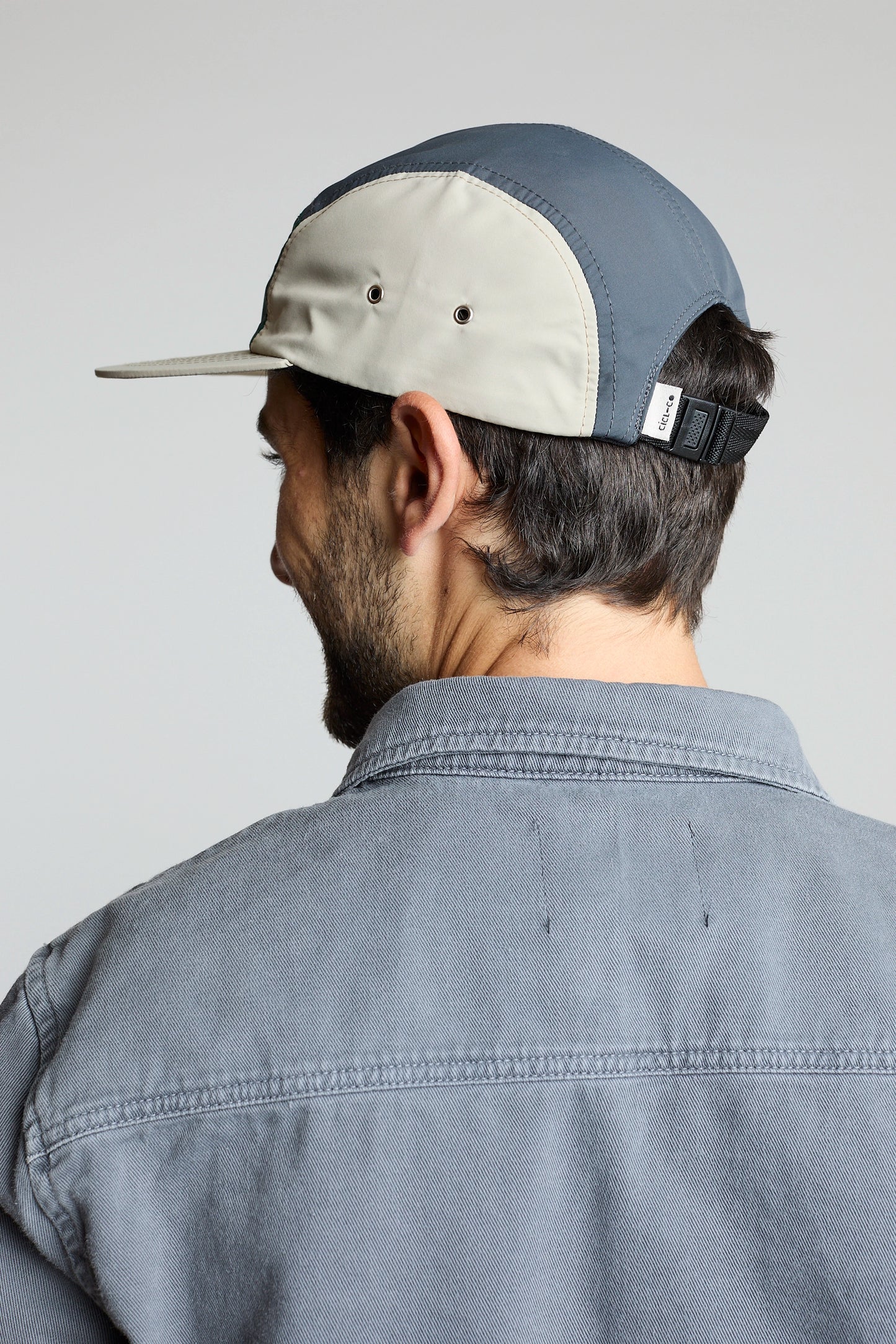 Gorra 5 panel tricolor verde
