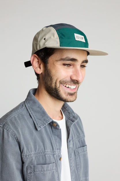 Gorra 5 panel tricolor verde
