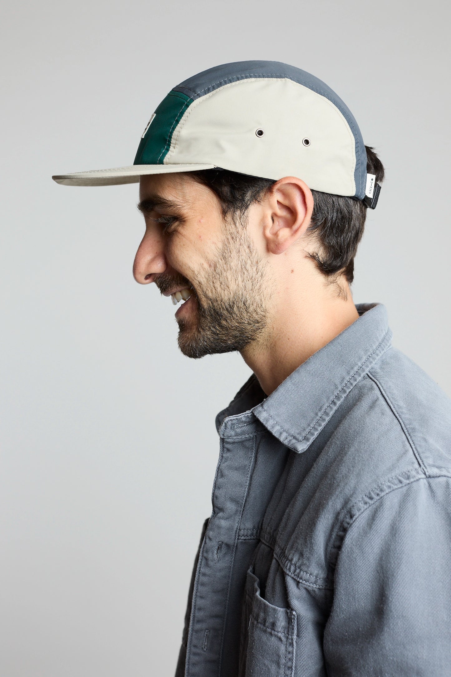 Gorra 5 panel tricolor verde
