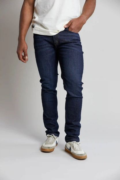 Jeans de hombre color azul oscuro  slim fit algodón y spandex