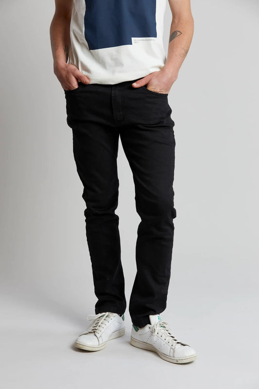 Jeans de hombre color negro  slim fit algodón y spandex