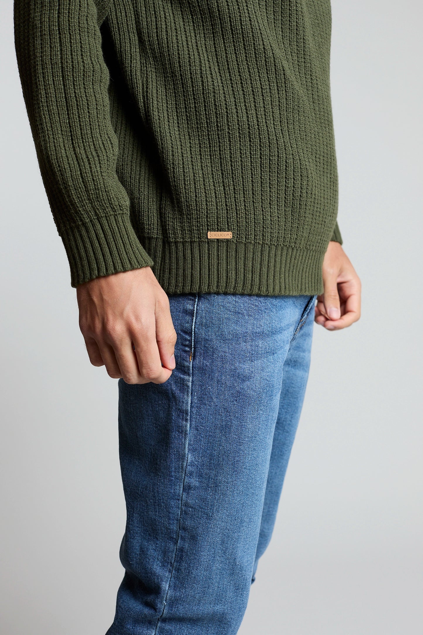 Sueter tejido ranglan verde militar